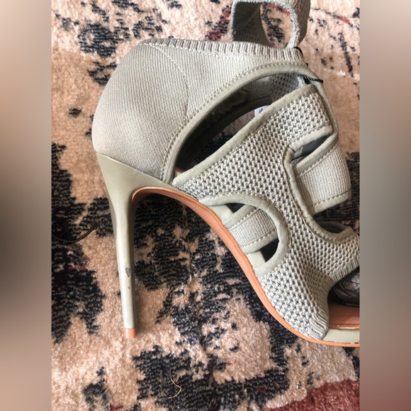 NWT ZARA CUT OUT THICK MESH HEELS - Picture 6 of 6